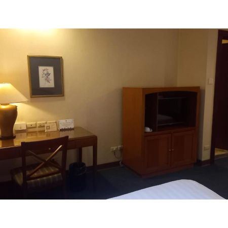 Capital O 914 Makati Palace Hotel Makati City ภายนอก รูปภาพ