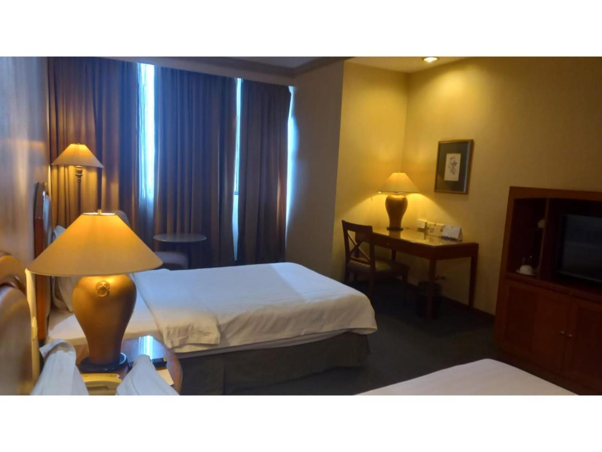 Capital O 914 Makati Palace Hotel Makati City ภายนอก รูปภาพ