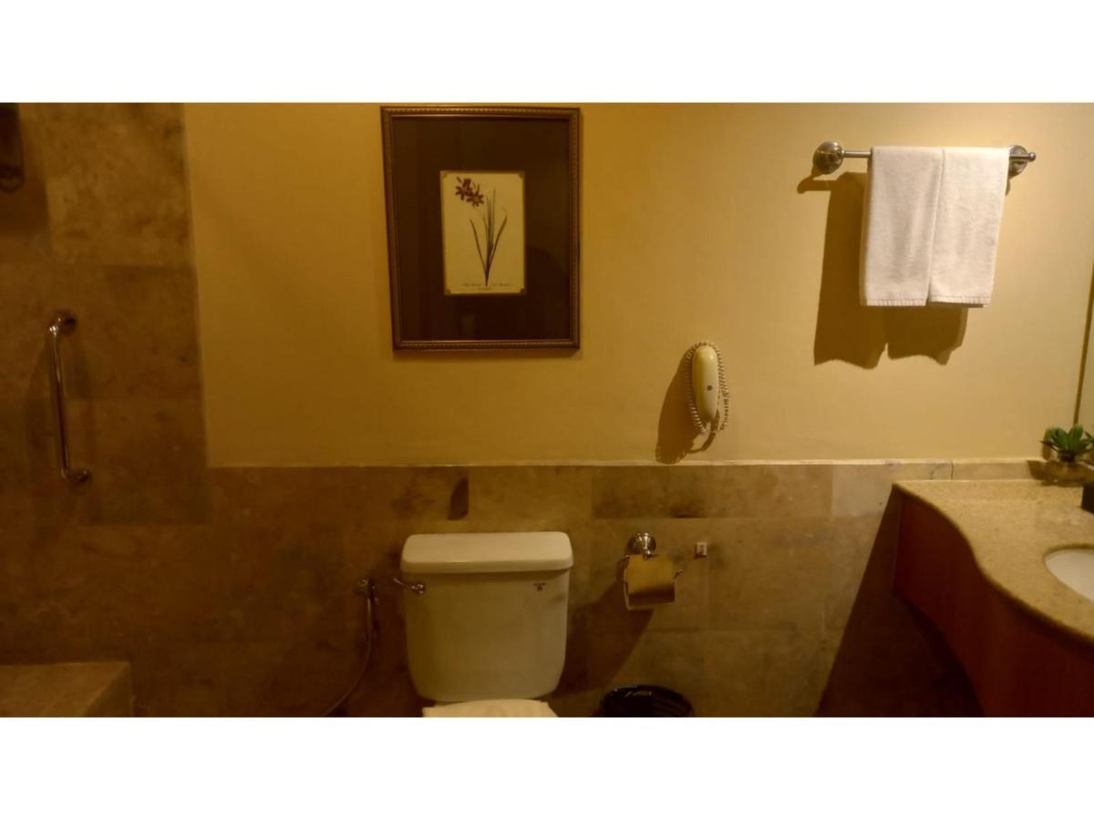Capital O 914 Makati Palace Hotel Makati City ภายนอก รูปภาพ